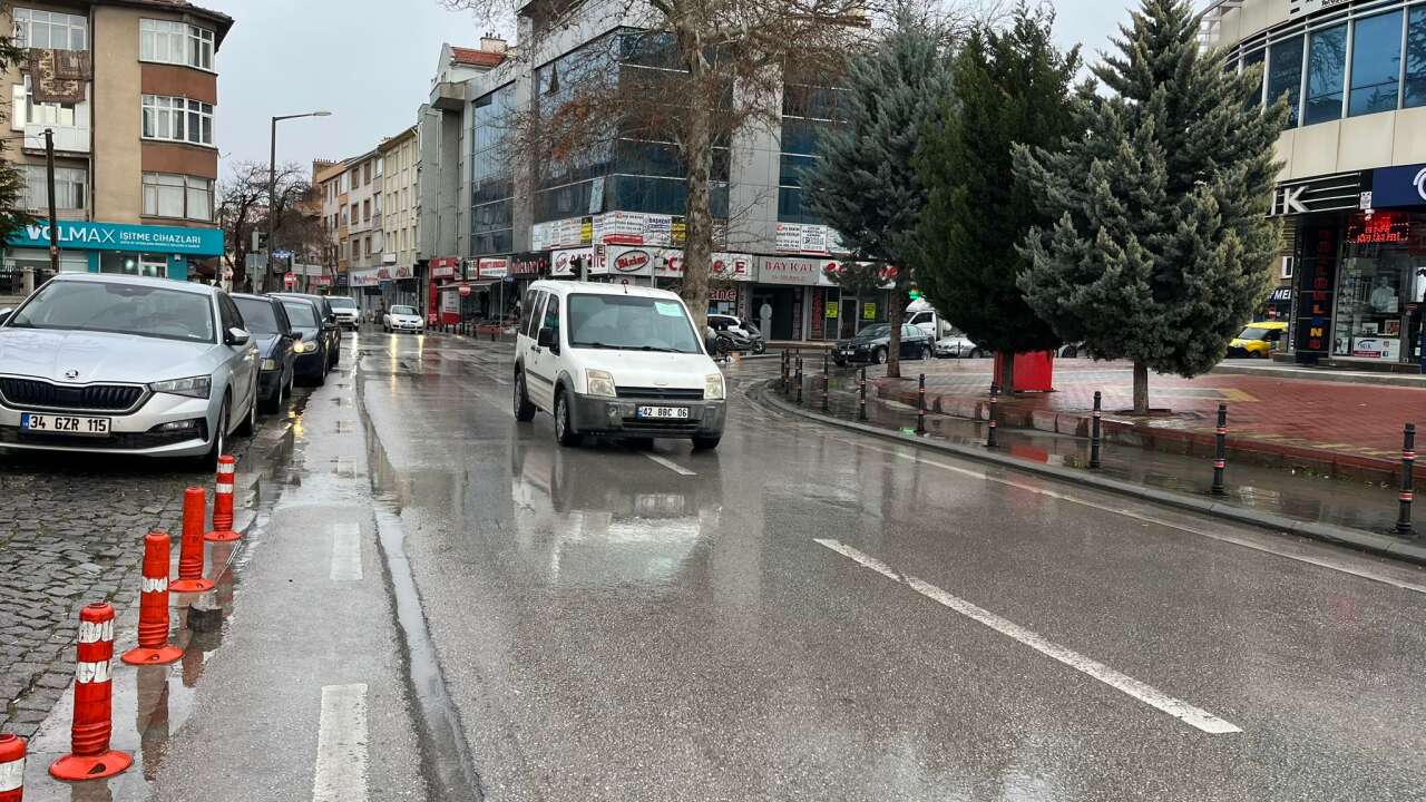 Konya bereketle coşuyor! Yağışlar kenti sardı, yarın kar da var 13
